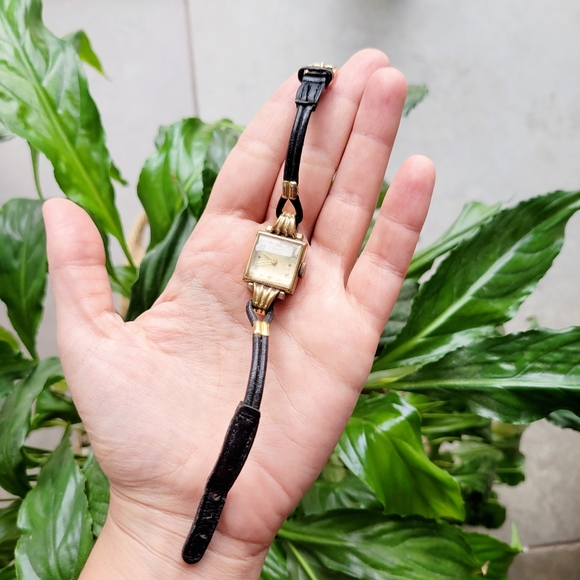 Vintage Ancre 17 Rubis Leather Cord Watch - Picture 2 of 9